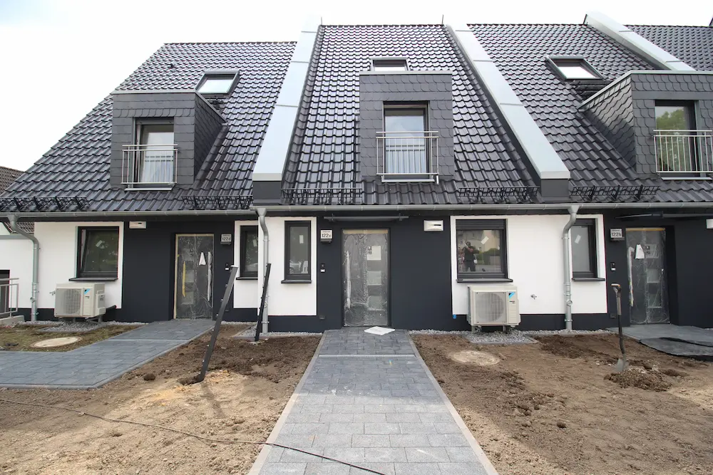 Helles Wohnzimmer als Beispiel für Immobilienvermarktung